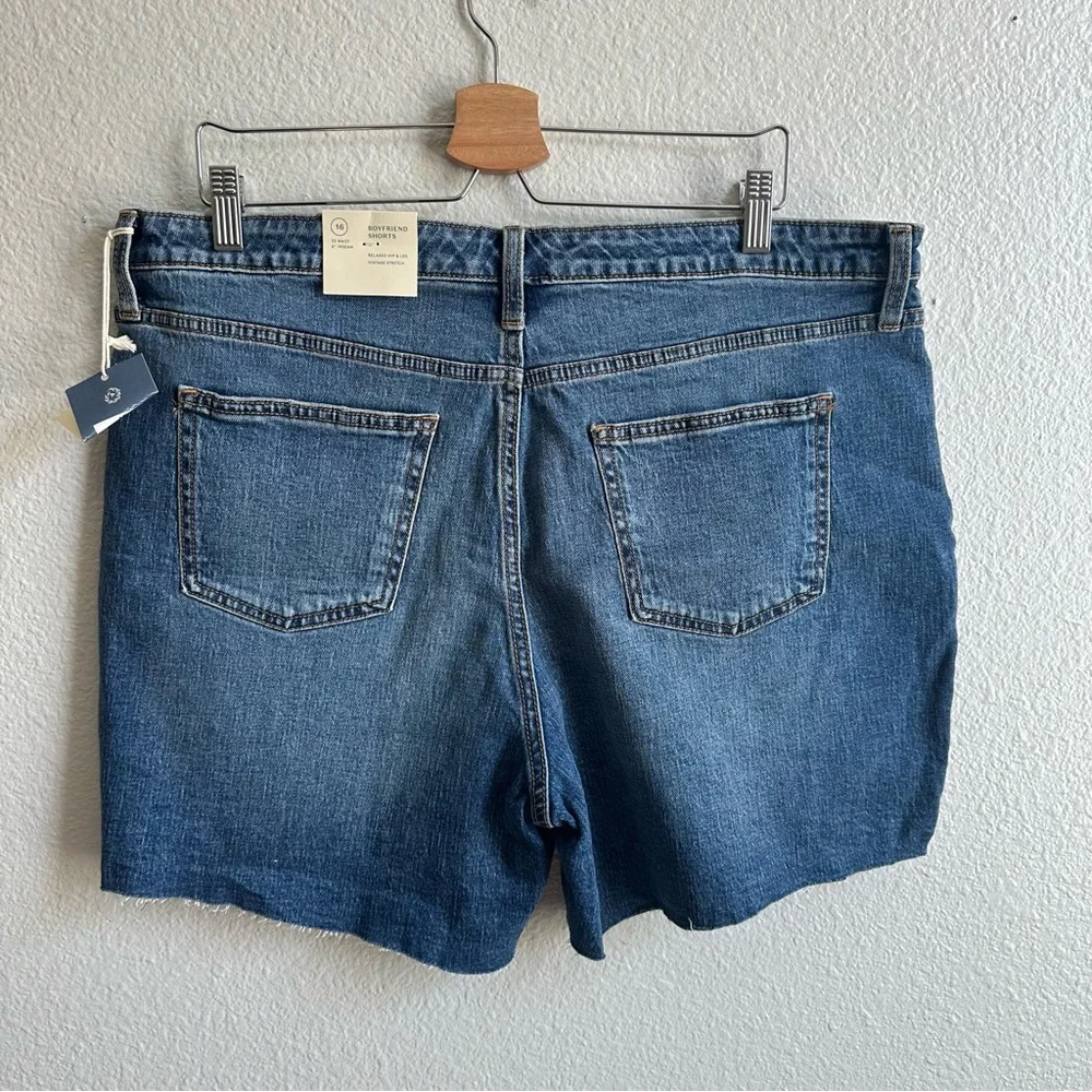 NWT Universal Thread Boyfriend Shorts Distressed Blue Jean Women’s Size 16 33